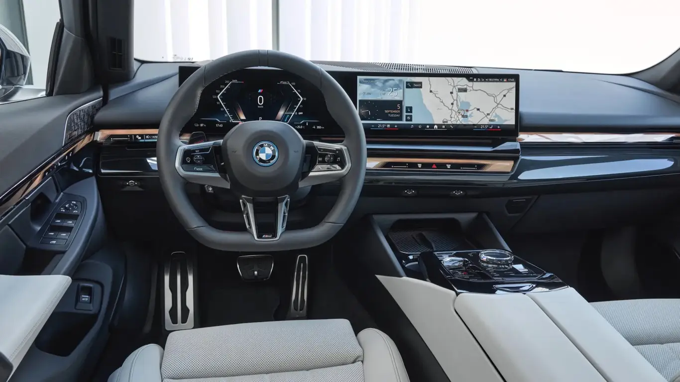 Салон нового BMW i5