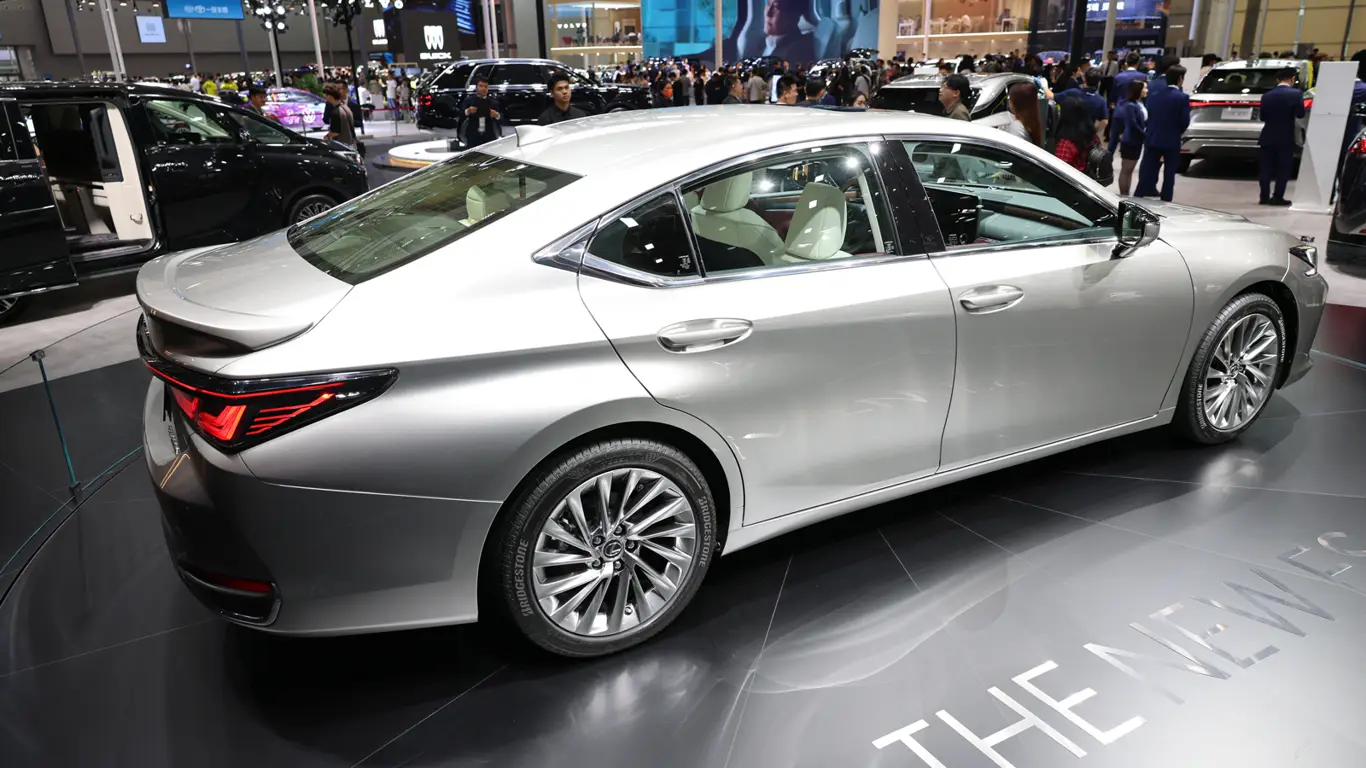 Lexus ES