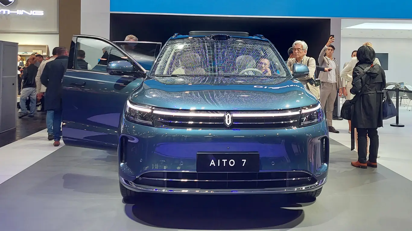 Автосалон в Париже 2024,стенд Aito